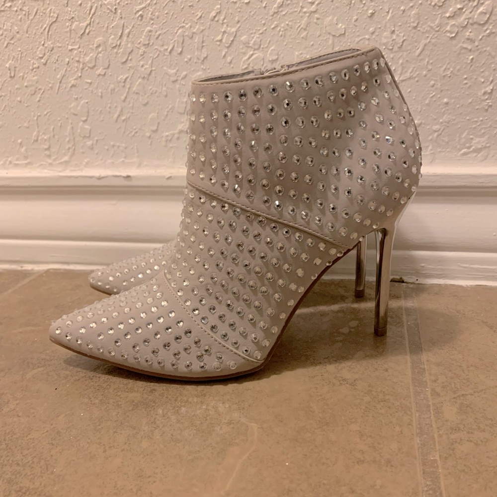 RHINESTONE JEWELED SILVER HEELED BOOTS